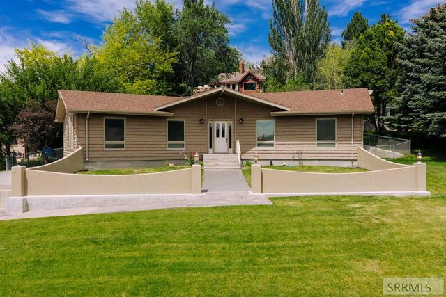 2255 E Greenbrier Drive, Idaho Falls, ID 83404