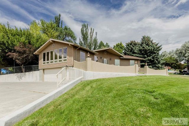 2255 E Greenbrier Drive, Idaho Falls, ID 83404