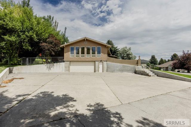 2255 E Greenbrier Drive, Idaho Falls, ID 83404