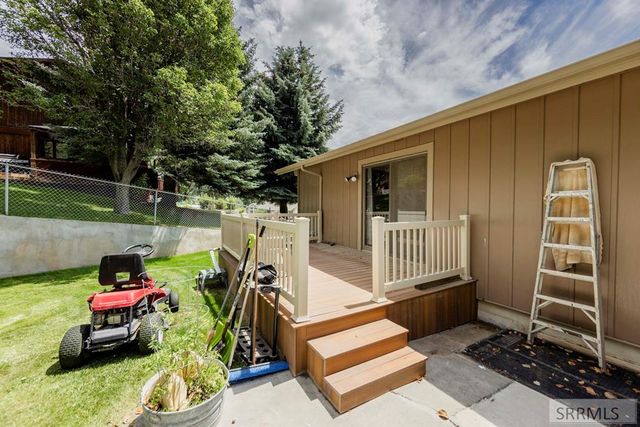 2255 E Greenbrier Drive, Idaho Falls, ID 83404