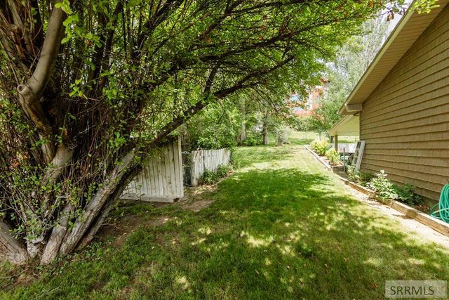 2255 E Greenbrier Drive, Idaho Falls, ID 83404