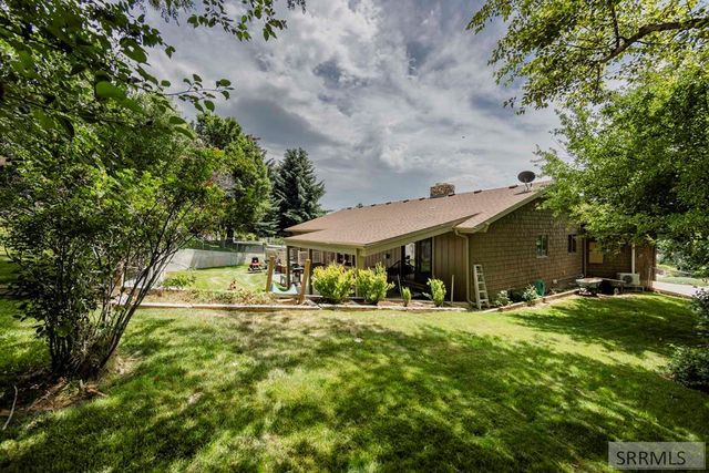 2255 E Greenbrier Drive, Idaho Falls, ID 83404