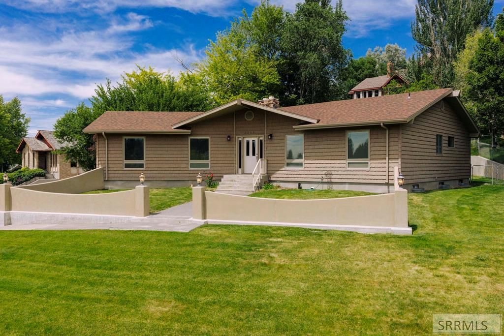 Image 4 of property listing at 2255 E Greenbrier Drive, Idaho Falls, ID 83404