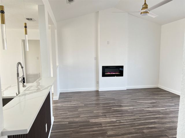 1116 Cresthaven Drive, Lancaster, TX 75134