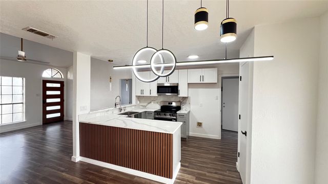 1116 Cresthaven Drive, Lancaster, TX 75134