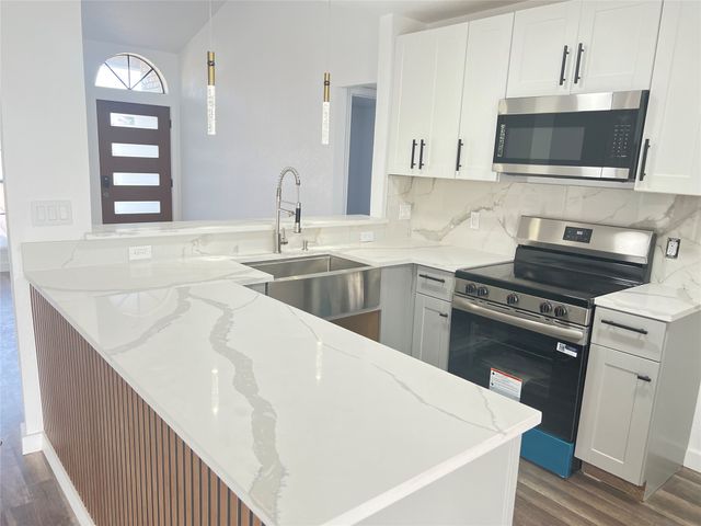 1116 Cresthaven Drive, Lancaster, TX 75134