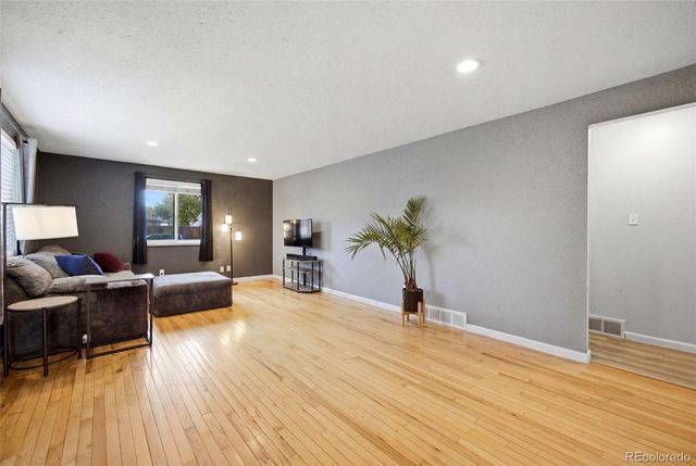 1490 S Zephyr Street, Lakewood, CO 80232