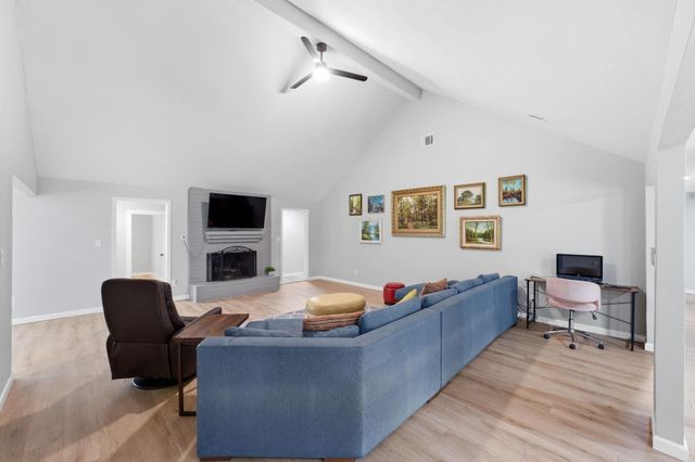 5222 Ranch Hill Drive, Magnolia, TX 77354