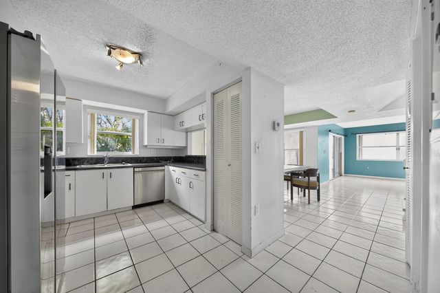 3291 NW 44th Street 2, Oakland Park, FL 33309