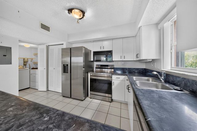 3291 NW 44th Street 2, Oakland Park, FL 33309