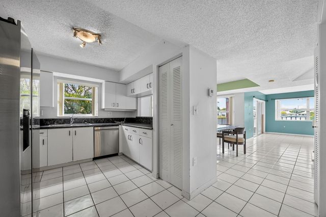 3291 NW 44th Street 2, Oakland Park, FL 33309