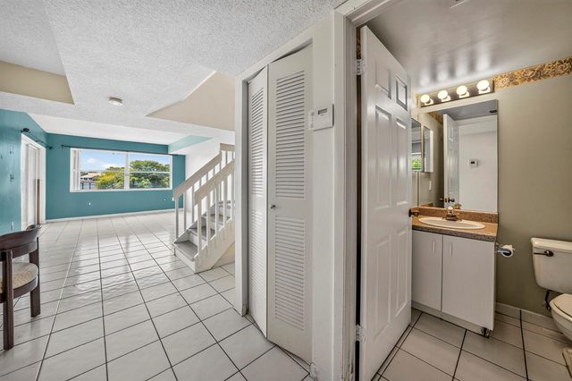 3291 NW 44th Street 2, Oakland Park, FL 33309