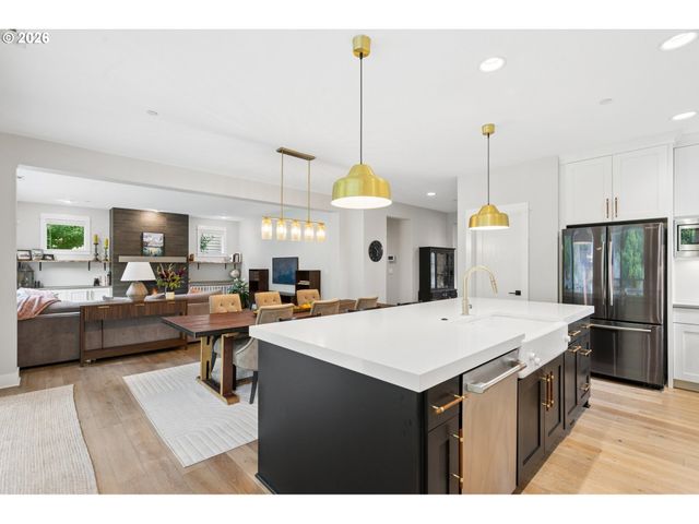 3223 Sw CARAWAY Ct, Portland, OR 97219