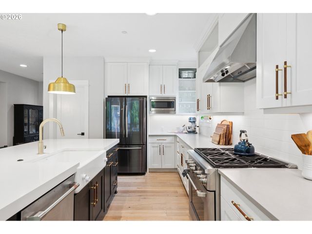 3223 Sw CARAWAY Ct, Portland, OR 97219