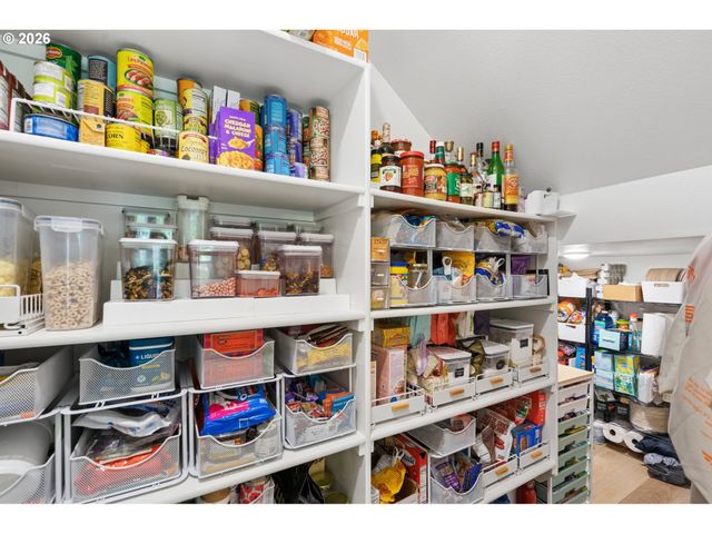 3223 Sw CARAWAY Ct, Portland, OR 97219
