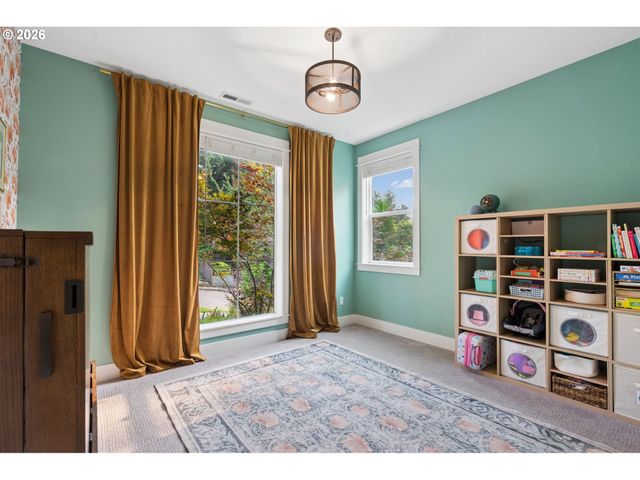 3223 Sw CARAWAY Ct, Portland, OR 97219