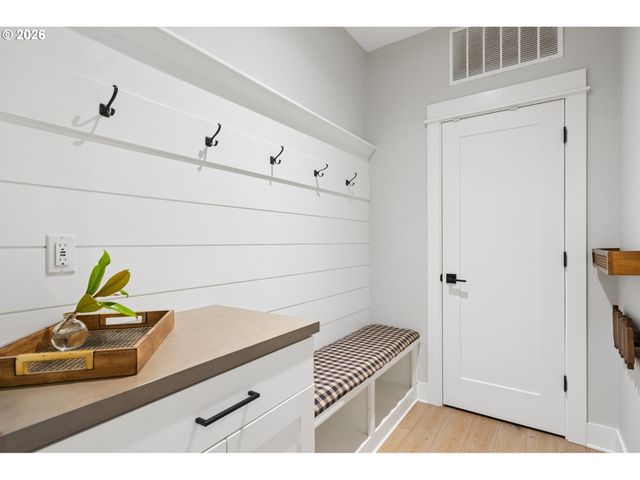 3223 Sw CARAWAY Ct, Portland, OR 97219