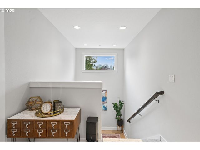 3223 Sw CARAWAY Ct, Portland, OR 97219