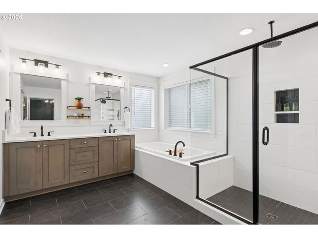 3223 Sw CARAWAY Ct, Portland, OR 97219