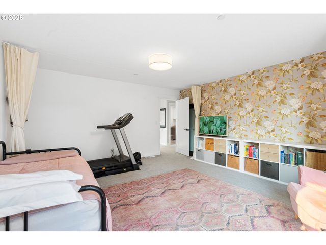3223 Sw CARAWAY Ct, Portland, OR 97219