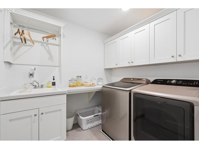 3223 Sw CARAWAY Ct, Portland, OR 97219