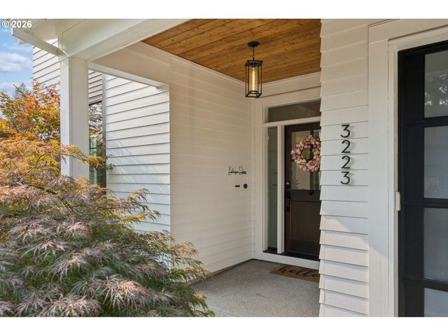 3223 Sw CARAWAY Ct, Portland, OR 97219