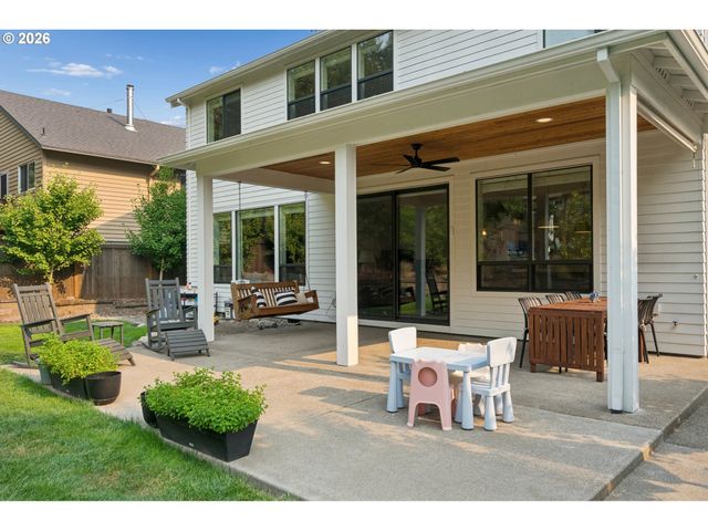 3223 Sw CARAWAY Ct, Portland, OR 97219