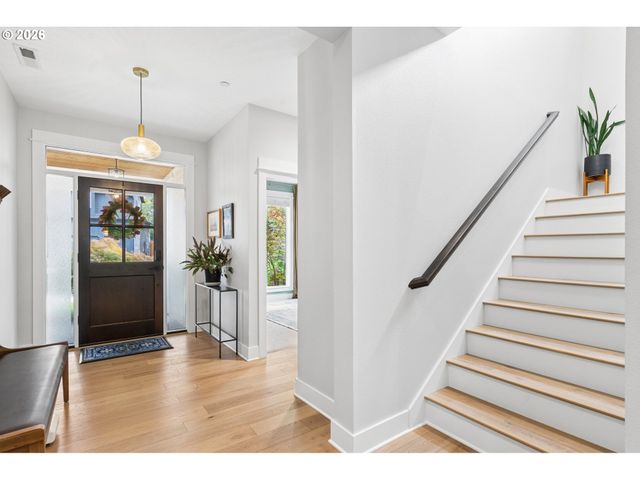 3223 Sw CARAWAY Ct, Portland, OR 97219