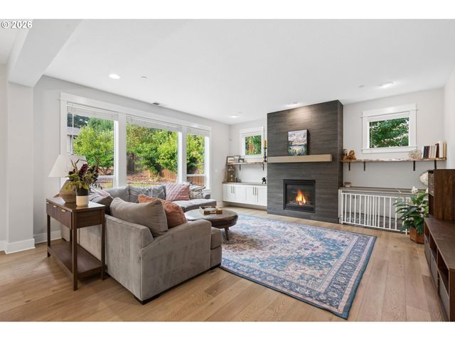 3223 Sw CARAWAY Ct, Portland, OR 97219