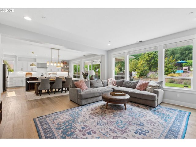 3223 Sw CARAWAY Ct, Portland, OR 97219