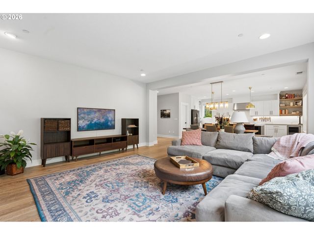 3223 Sw CARAWAY Ct, Portland, OR 97219