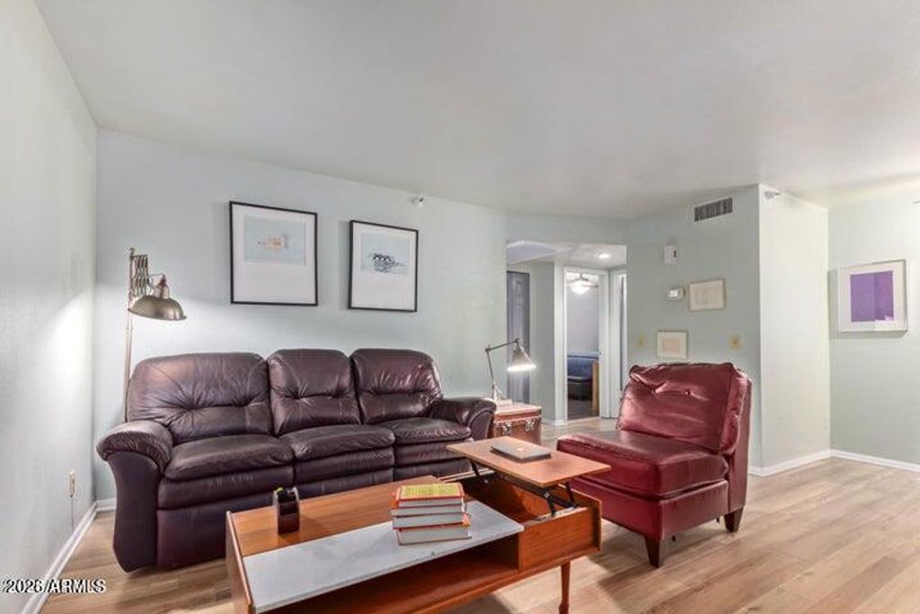 17 E RUTH Avenue 307, Phoenix, AZ 85020 — photo 2