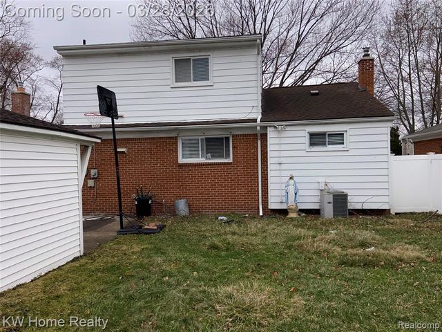 24834 Marine Avenue, Eastpointe, MI 48021