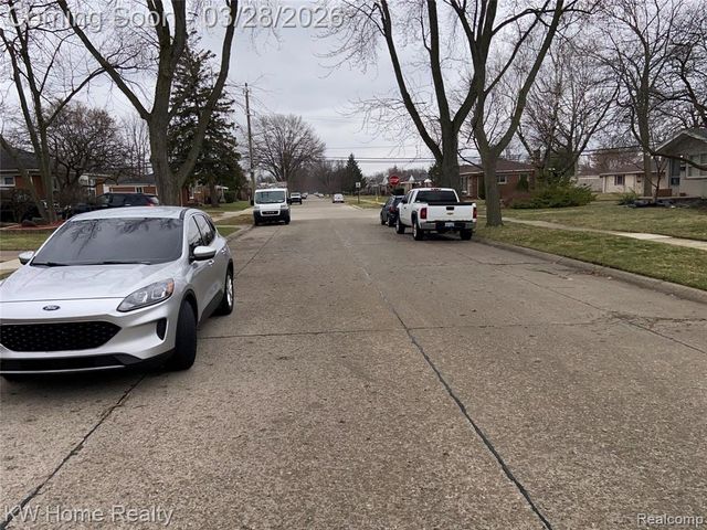 24834 Marine Avenue, Eastpointe, MI 48021