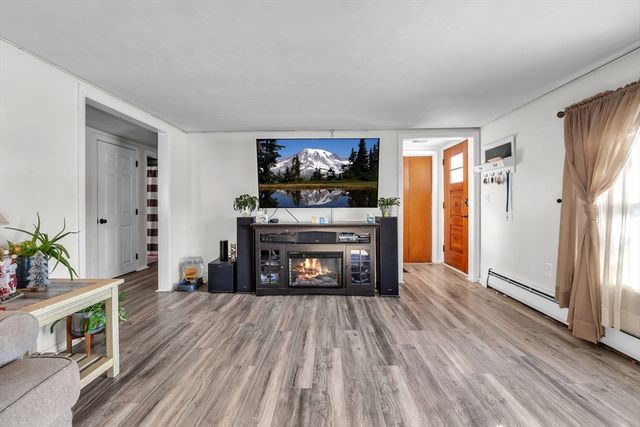 6 Hillside Ave, North Brookfield, MA 01535