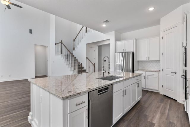 724 Landing LN, Leander, TX 78641