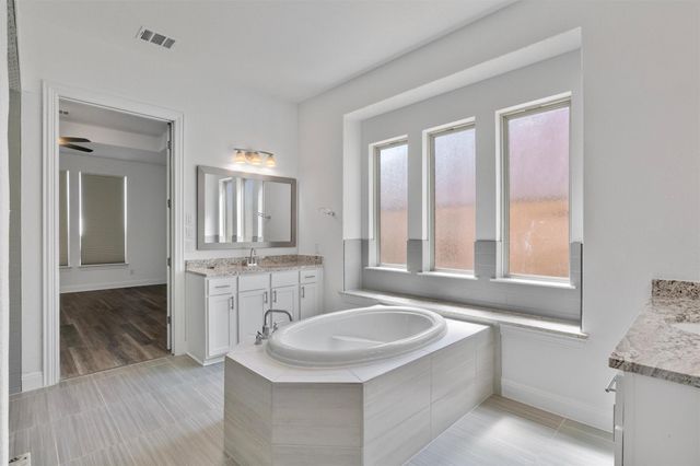 724 Landing LN, Leander, TX 78641