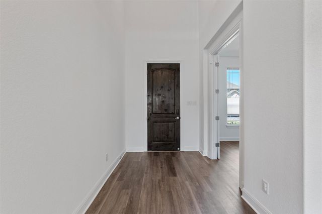 724 Landing LN, Leander, TX 78641
