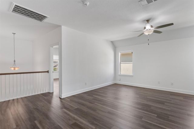 724 Landing LN, Leander, TX 78641
