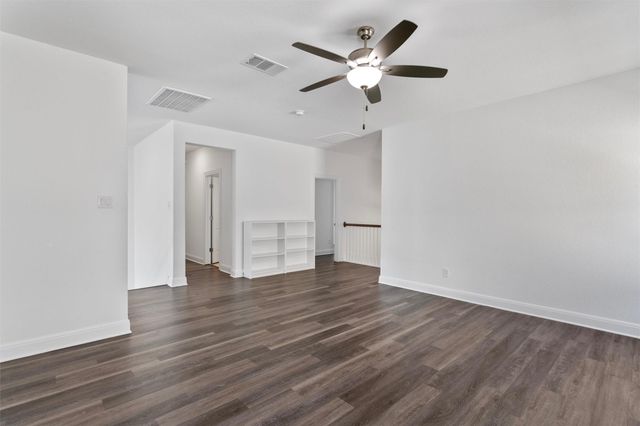 724 Landing LN, Leander, TX 78641
