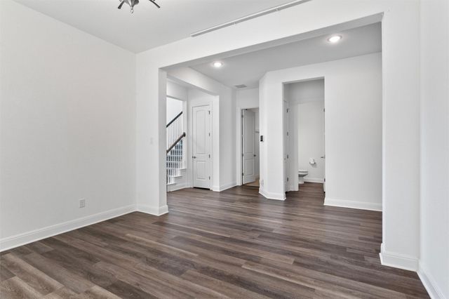 724 Landing LN, Leander, TX 78641