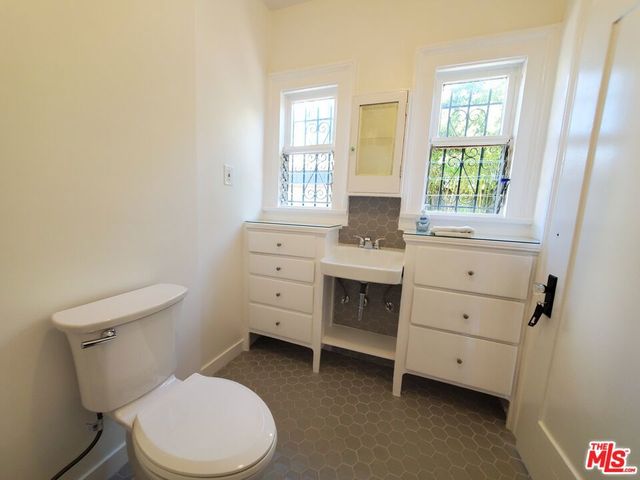 2666 Cimarron Street, Los Angeles, CA 90018