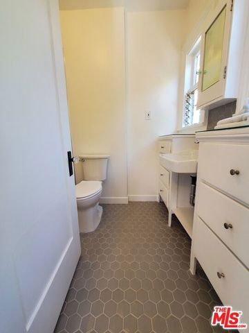 2666 Cimarron Street, Los Angeles, CA 90018