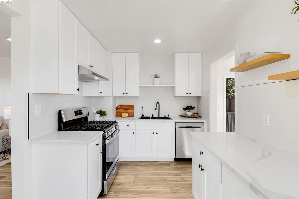 Image 14 of property listing at 826 Benicia Rd, Vallejo, CA 94591