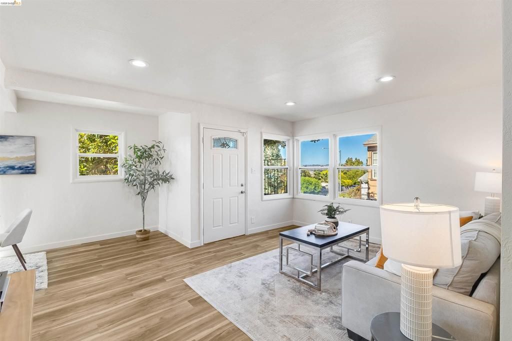 Image 9 of property listing at 826 Benicia Rd, Vallejo, CA 94591