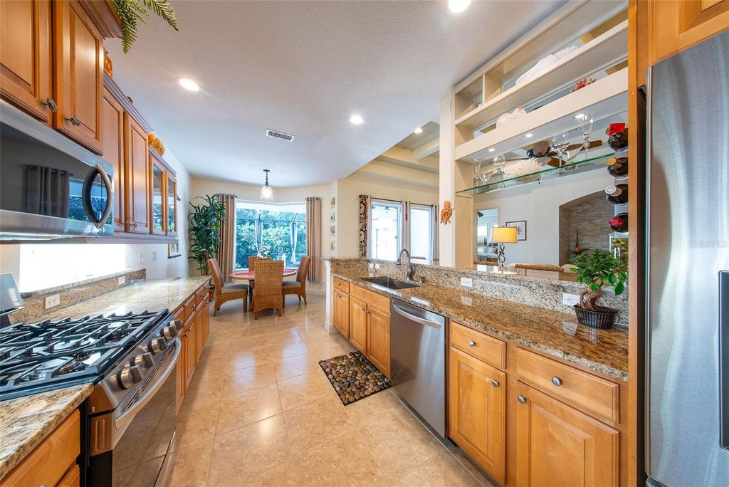 Image 13 of property listing at 570 CRANE PRAIRIE WAY, Osprey, FL 34229