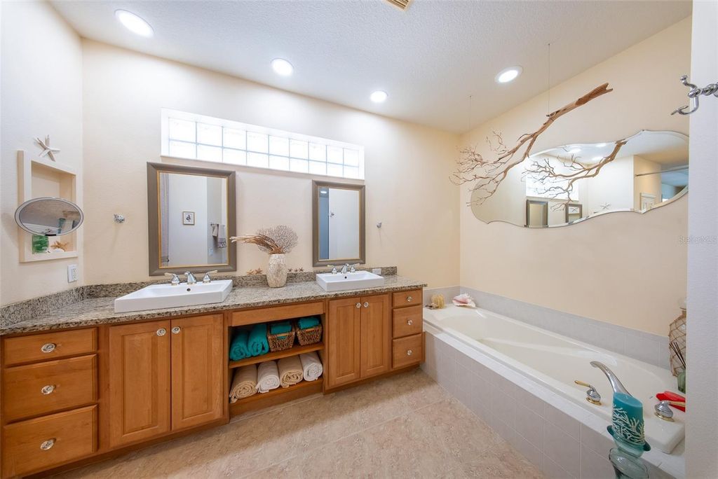 Image 21 of property listing at 570 CRANE PRAIRIE WAY, Osprey, FL 34229