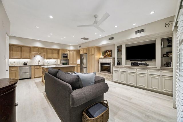 11711 Memorial Drive 95, Houston, TX 77024