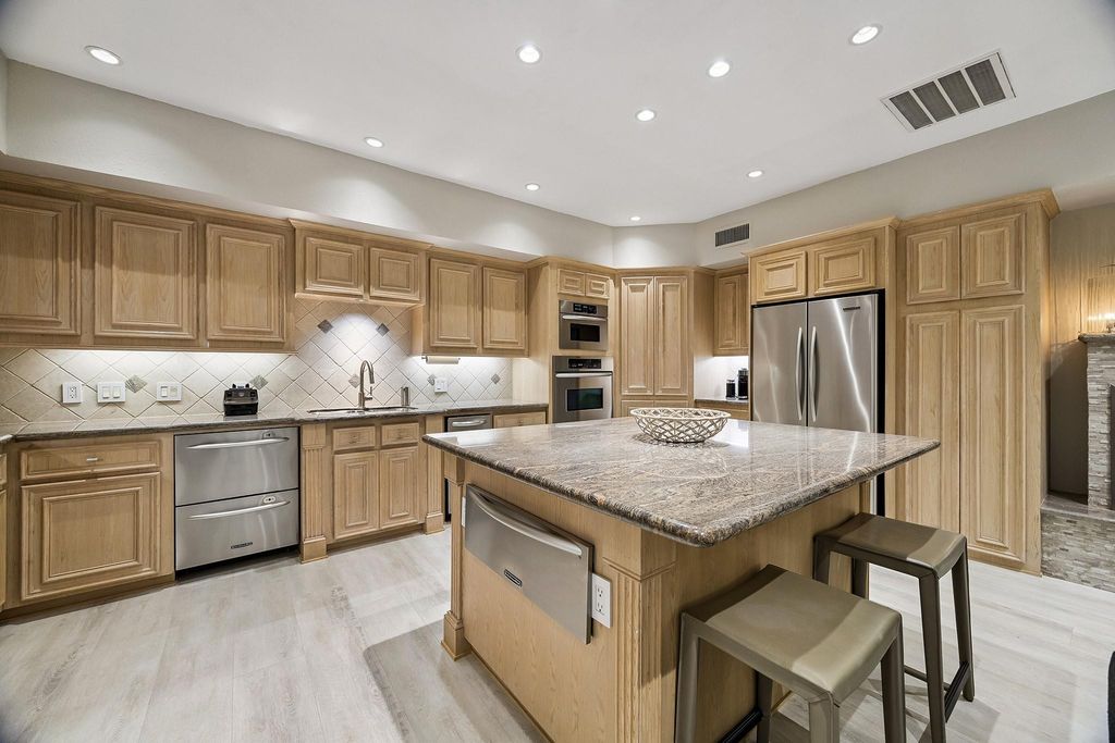 11711 Memorial Drive 95, Houston, TX 77024