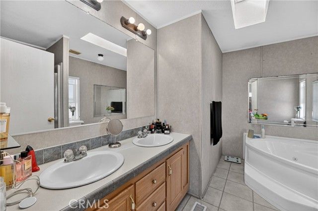 1445 W Florida 78, Hemet, CA 92543